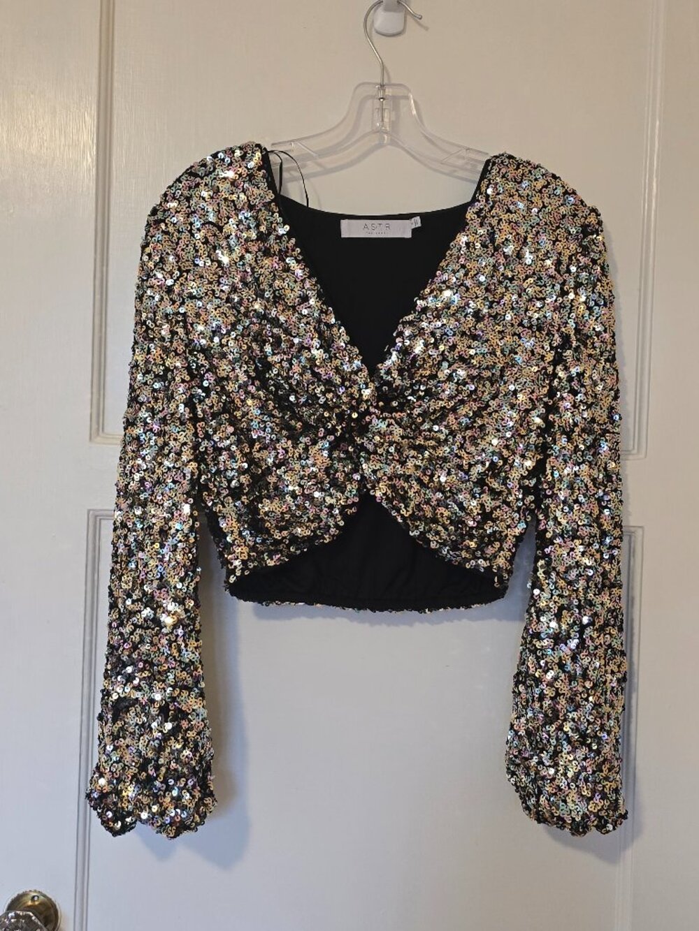ASTR The Label Twist Front Sequin Crop top